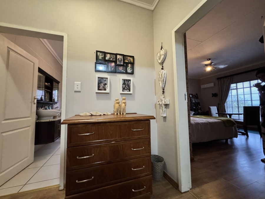 4 Bedroom Property for Sale in Wilkoppies North West